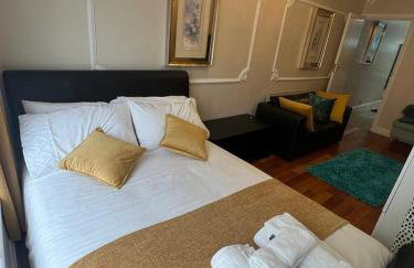 JAN'S HAVEN Wembley Park - lovely 1 bedroom flat, sleeps 4, free parking, 10 minutes from Wembley stadium and Wembley Park station - Foto 1