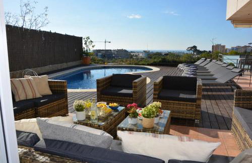 Villa Med A 2 kilometros andando de la playa, del puerto de Aguadoç y a 4 del centro de Sitges Muy Soleada todo el dia Capacidad superior a 16 personas NO REQUIERE COCHE - Foto 10