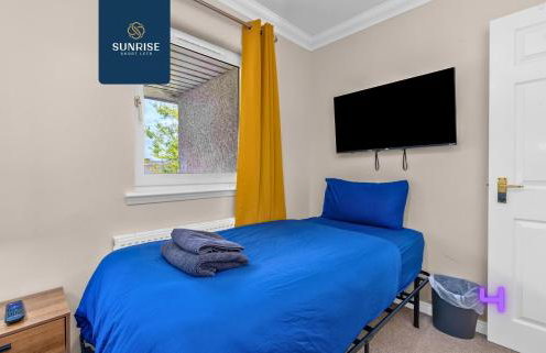 Muirton House 2 - INVOICE and REDUCED PRICE only via SUNRISE SHORT LETS DUNDEE, SLEEPS 8 has 4 Twin Bedrooms with 4 Car Parking, 2 Baths, 5 Smart TV, Fully Equipped, Garden, Free WiFi, and ONLY 9 Mins to STANNERGATE Ports - Foto 23