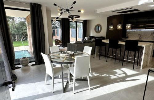 Luxury 4-bed home with club room - Photo 21