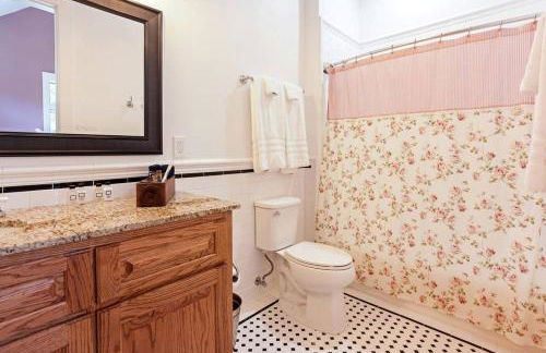 Victorian Cabin Rental with Outdoor Fireplace and Bearpen Creek Views near Dallas, Texas - Foto 18