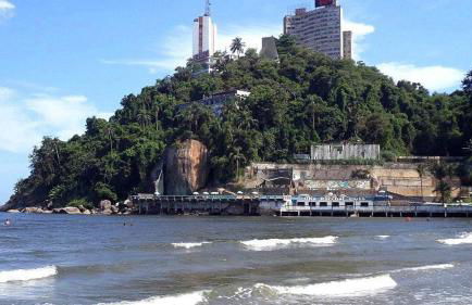 Belíssima Casa a Beira Mar com Piscina Aquecida Cobrado a Parte, 5 Quartos com Ar Condicionado, Amplo Salão de Jogos com Mesas de Bilhar e Pebolim, Amplo Espaço Externo com Churrasqueira em Deck Gourmet Coberto frente a Piscina,Tudo isso á Beira Mar - Photo 80