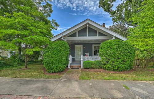 Bright Greensboro Escape about 1 Mi to Downtown - Foto 29