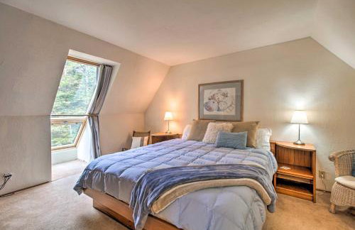 Spacious Redwood Retreat with Hidden Hot Tub - Foto 13