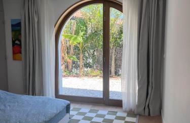 Contemporary Villa with Pool - Foto 22