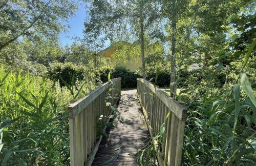 Modern contemporary home in beautiful setting - Foto 19