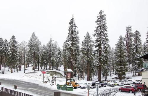 St Anton Street View 2-Bedroom Condo with full kitchen - Foto 1