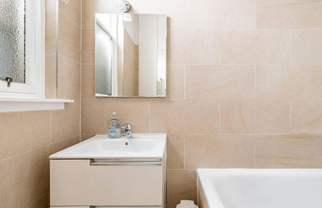 Stunning 5 Bedroom Large Apartment With Parking - Foto 27