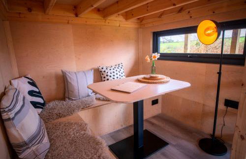 Luxury Glamping Cabin with Outdoor Bath on Cornish Meadow - Photo 14