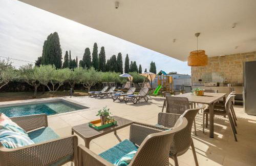 Villa San Zusto, 1600 m2 plot area, heated pool with hydromassage zone - Foto 1