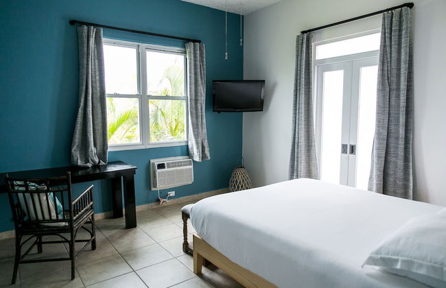 Numero Uno Beach Apartments - Photo 8