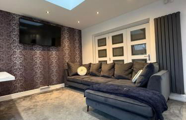 Modern 5 Bedroom Home in Solihull - Entire House - Garden - Contractors - Relocators - Family - NEC - BHX -Sleeps 9 - Foto 16