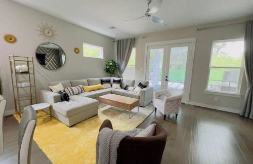 Gray Lux Hse 3BR 3 and half Ba MedCenter DownTWN HotTub - Photo 51