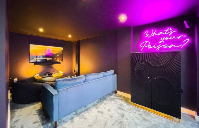 Stunning 4 Bed House With Cinema Room & Parking - Foto 13