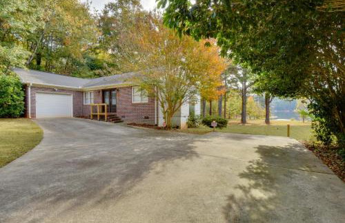 Lakefront Westminster Retreat with Boat Dock! - Foto 37