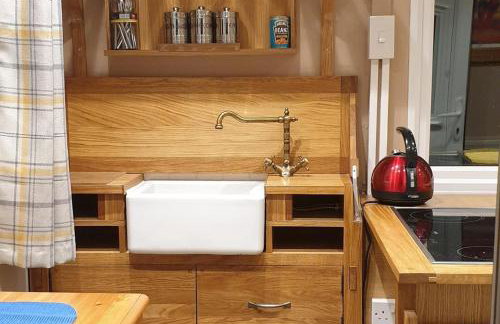 Riverside Cabin - Sleeps 2 - Hottub - Parking - Foto 3