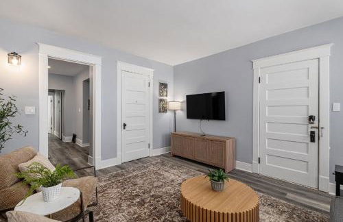 Completely Remodeled Walking Distance to Downtown Close to the Beach Downstairs Washer Dryer - Foto 16