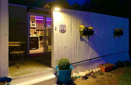Fully Refurbished Container in Devore Heights, California, for Glamping Trips on Route 66 - Foto 9