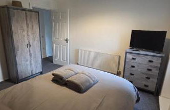 The Calvers - Contractor ready 4-bed house parking, fast WIFI & smart TVs by Hosterooo - Foto 4