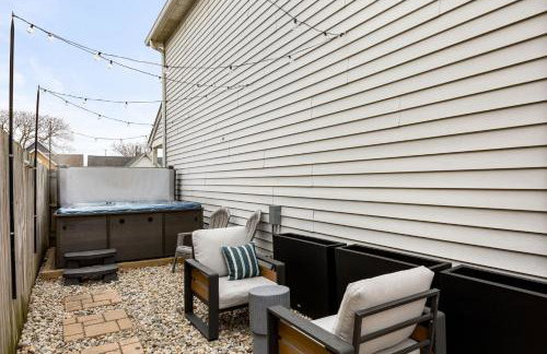 Capitol House - 3 Bed 1 Full and 1 Half Bath, Pet Friendly with Hot Tub walk to Lucas Oil Stadium - Foto 80