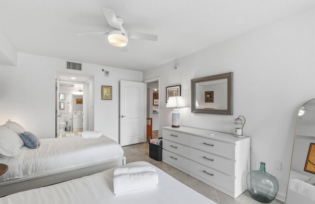 Fantastic 2BR Condo on 31st Floor Free Parking - Photo 68