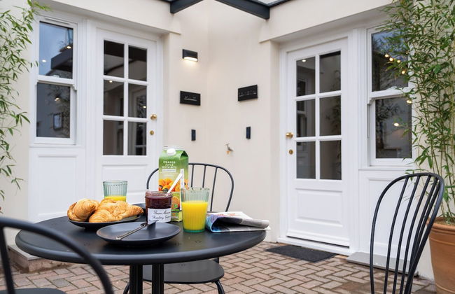 Commandery Vaults - Foto 1