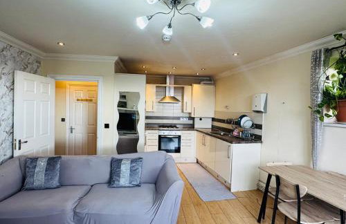 Charming 2 Bedroom Flat with Urban Views - Foto 28