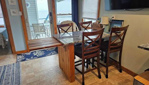 ZaLo House Waterline cabin with Hot Tub Pets - Foto 3