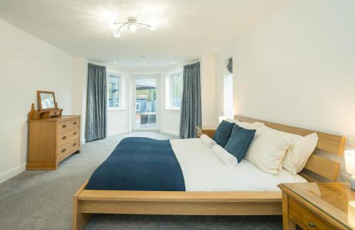 Modern 4-Bed Home Spacious & Comfortable - Pass the Keys - Foto 27