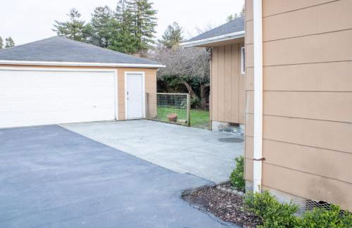 Private Home - #RedwoodSkyWalkRetreat - 5BD, Pro Pool Table, BBQ, Foosball, Darts, Fireplace, Movie Projector, Stereo, Cotton Bedding - Foto 57