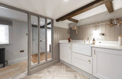 Farriers Cottage-Tranquil Haven, Central Location! - Photo 11