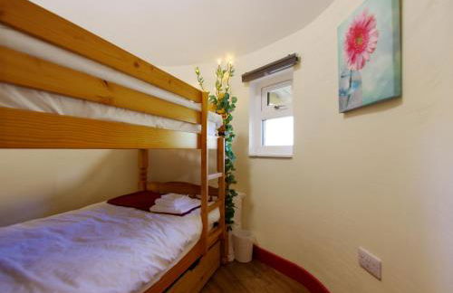 Fun holiday lodges in historic walled garden near Falkirk, Heart of Scotland Holidays - Foto 27