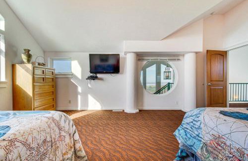 Oceanfront Castle with Hot Tub and Game Room - Foto 24