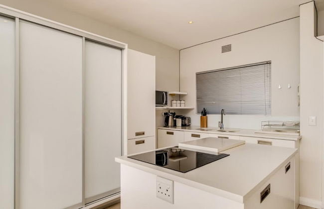 Compact Camps Bay Holiday Apartment With Private Pool Sea Escape - Foto 11