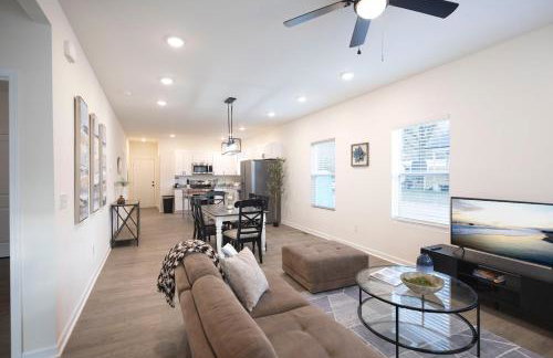 5 Min to Elon - 7 Min to Downtown - Washer and Dryer - Foto 1