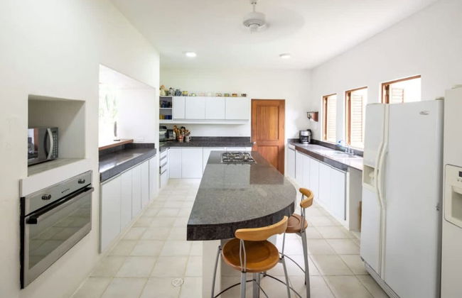 w Spacious 5BR Villa at Mesa de Yeguas - Photo 8