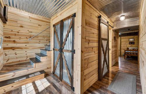 Rustic Barn Retreat w Hot Tub Game Room & FirePit - Photo 27