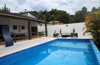 Casa com piscina privativa em meio ao verde - Foto 1