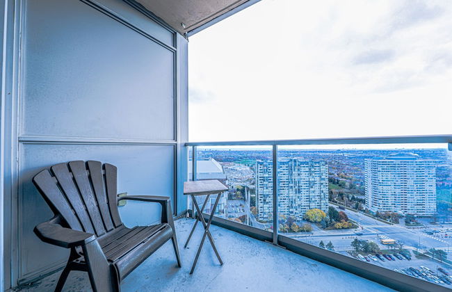 Lake View Luxury Condo by Elite Suites - Photo 18