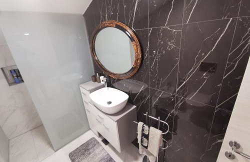 Premium Two-bedroom Apartment - Photo 26