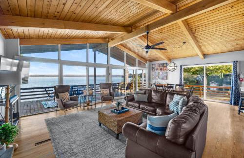 Waterfront retreat w/ wraparound deck & BBQ - Foto 60