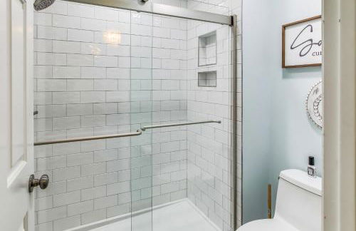 Salt and Light Oceanfront Condo with Pool and Elevator - Foto 21