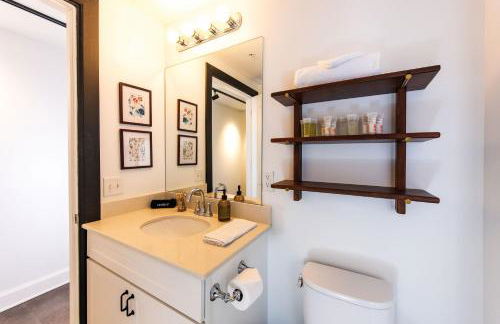 Luxury Downtown Apt with Parking, Gym, and Lap Pool - Foto 6