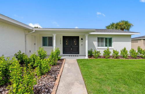 Brand New Saltwater Pool! - Waterfront Canal - Luxury Home - Foto 75