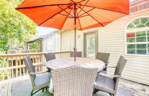 Spacious Modern Retreat with Game Room & Fire Pit near Trails - Foto 3