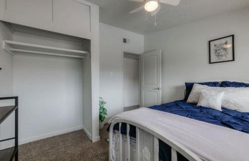 Pitt Paradise Pet Friendly Oasis - An Irvie Home - Photo 20