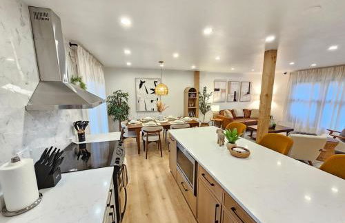 Luxury 4BR near Six Flags & Naval Base - Foto 32