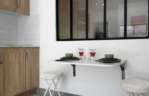 Le Sweet - By BEST KEYS - Suite Design avec Spa Privatif Balnéo - Centre-Ville - Lit Queen Size - Smart TV Netflix - Ambiance Romantique - WiFi Fibre - Check-in Autonome - Foto 15