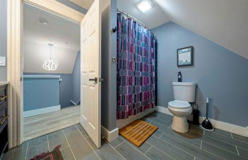 Luxe Coastal Retreat with Hot Tub & Spring Fires - Foto 11