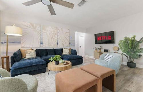 New listing~10 min to beach~Back yard fun~Pool - Foto 8